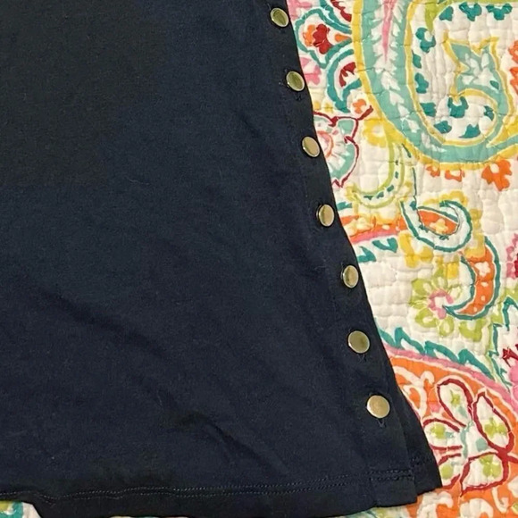 Ann Taylor Navy Tee with Buttons down side women’s medium - Picture 3 of 4